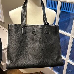 Tory Burch large handbag. Very good condition.
